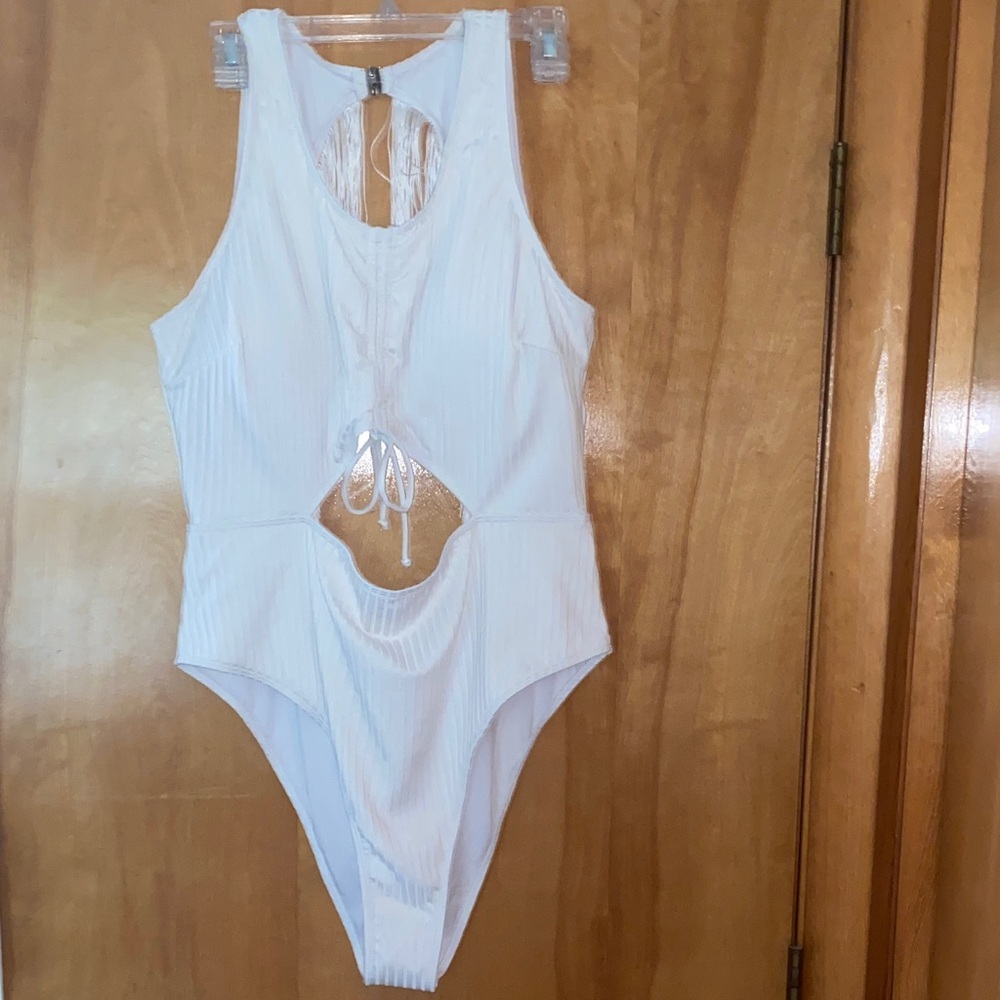 EUC White Women’s One Piece Swimsuit